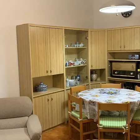 Gutti House Appartement *